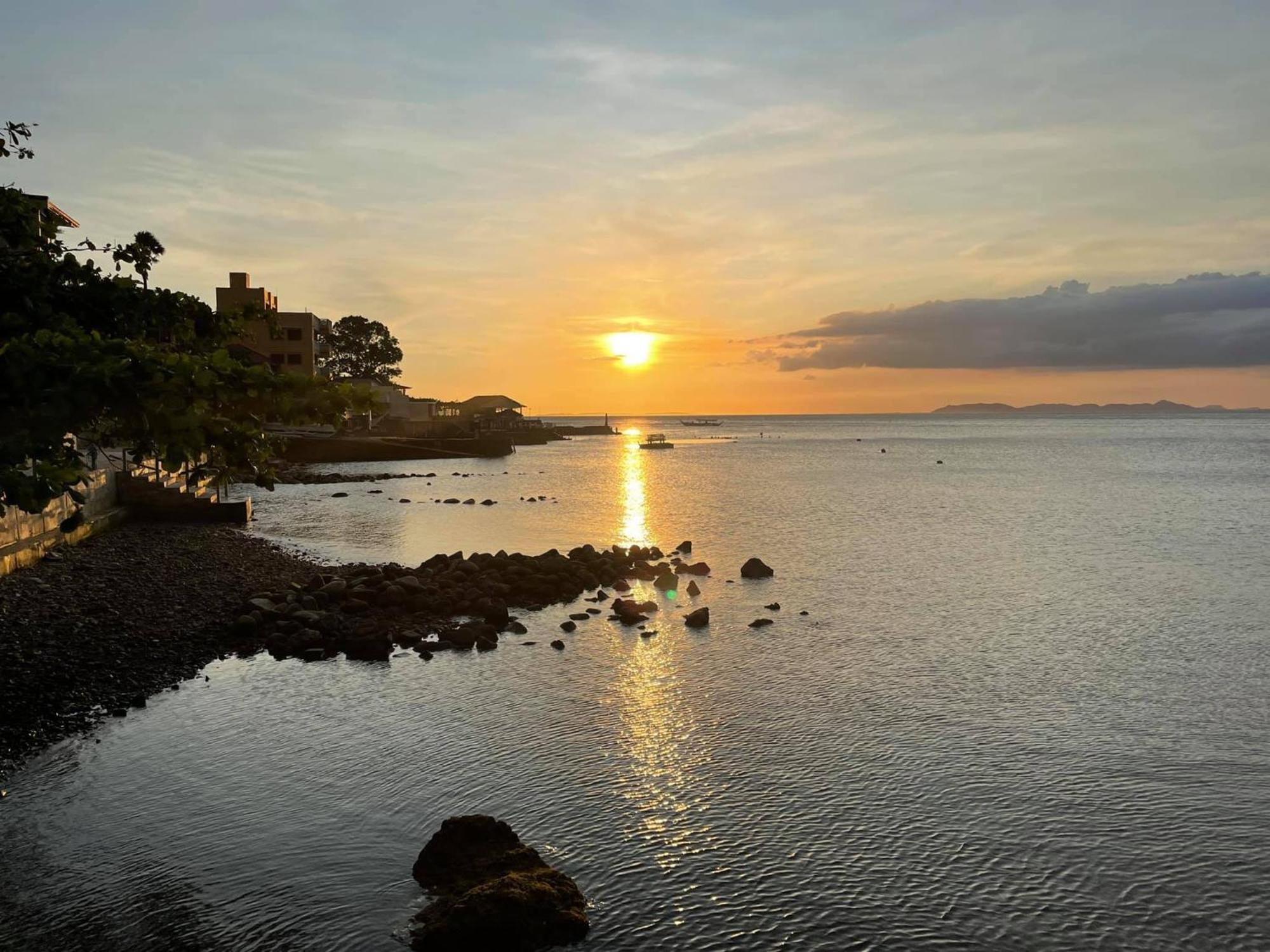 Bughaw Dive House Hotel Batangas Exterior photo